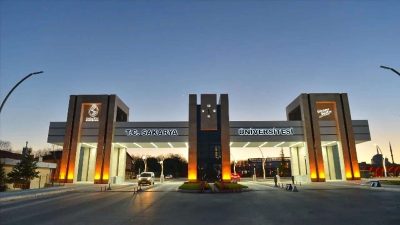 Sakarya Üniversitesi tatil mi bugün? Eğitime kar engeli geldi