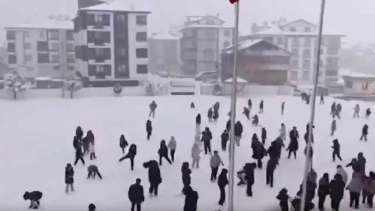 Helal olsun öğretmenim! Bütün okula öyle bir sürpriz yaptı ki