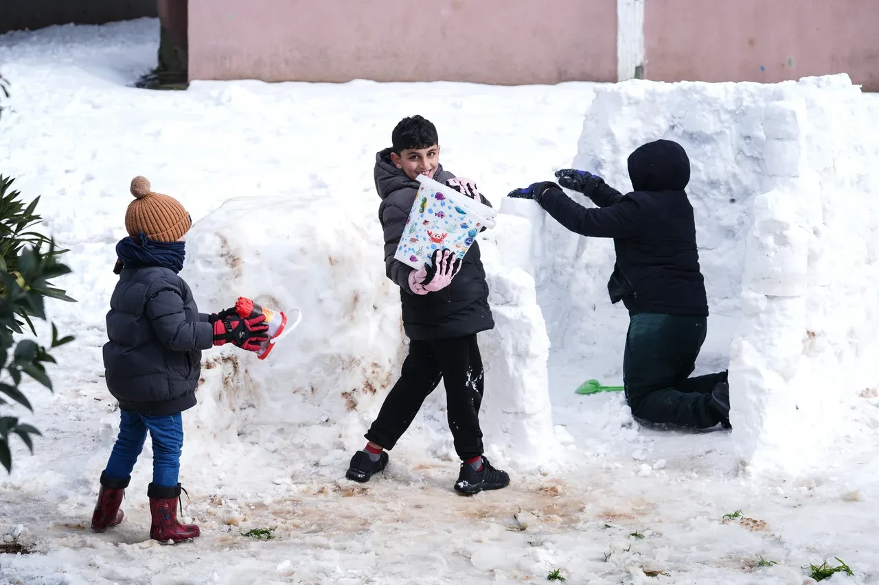 İstanbul'da pazartesi okullar tatil olacak mı? Kar yağışı devam ederken Vali Gül cevapladı