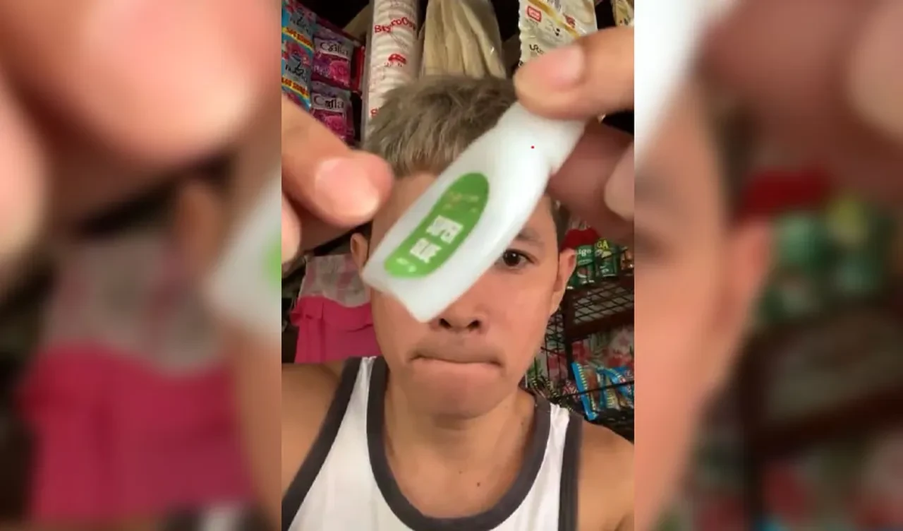 İzlenme uğruna ne yapacağını şaşırdı! Gözyaşlarını kendi telefonuyla kaydetti