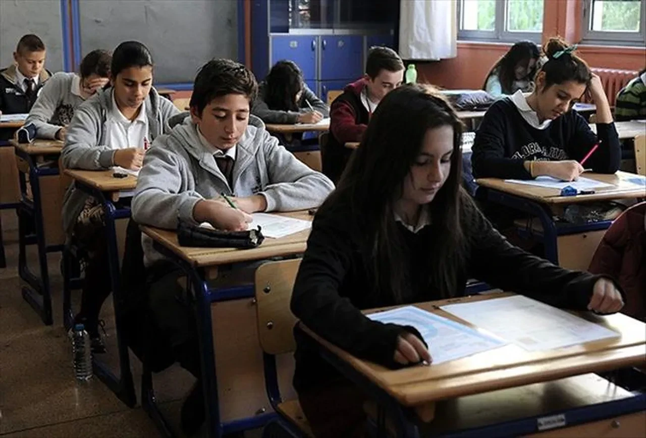 Liselerde yeni dönem: MEB yönetmeliği Resmi Gazete'de