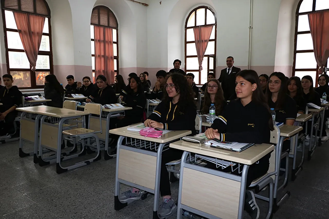 Liselerde yeni dönem: MEB yönetmeliği Resmi Gazete'de