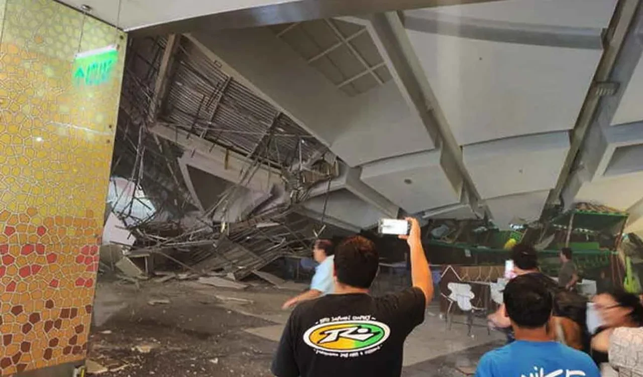 Peru'da alışveriş merkezinin çatısı çöktü: Çok sayıda ölü ve yaralı var