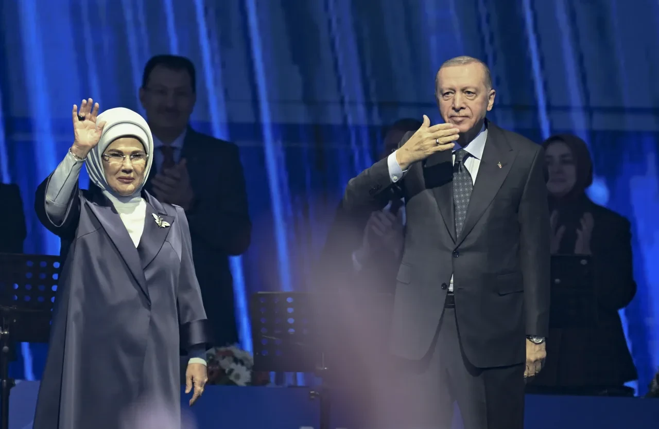 AK Parti'de bir tarihi gün daha! Erdoğan 8. Olağan Büyük Kongre'de tekrar başkan seçildi