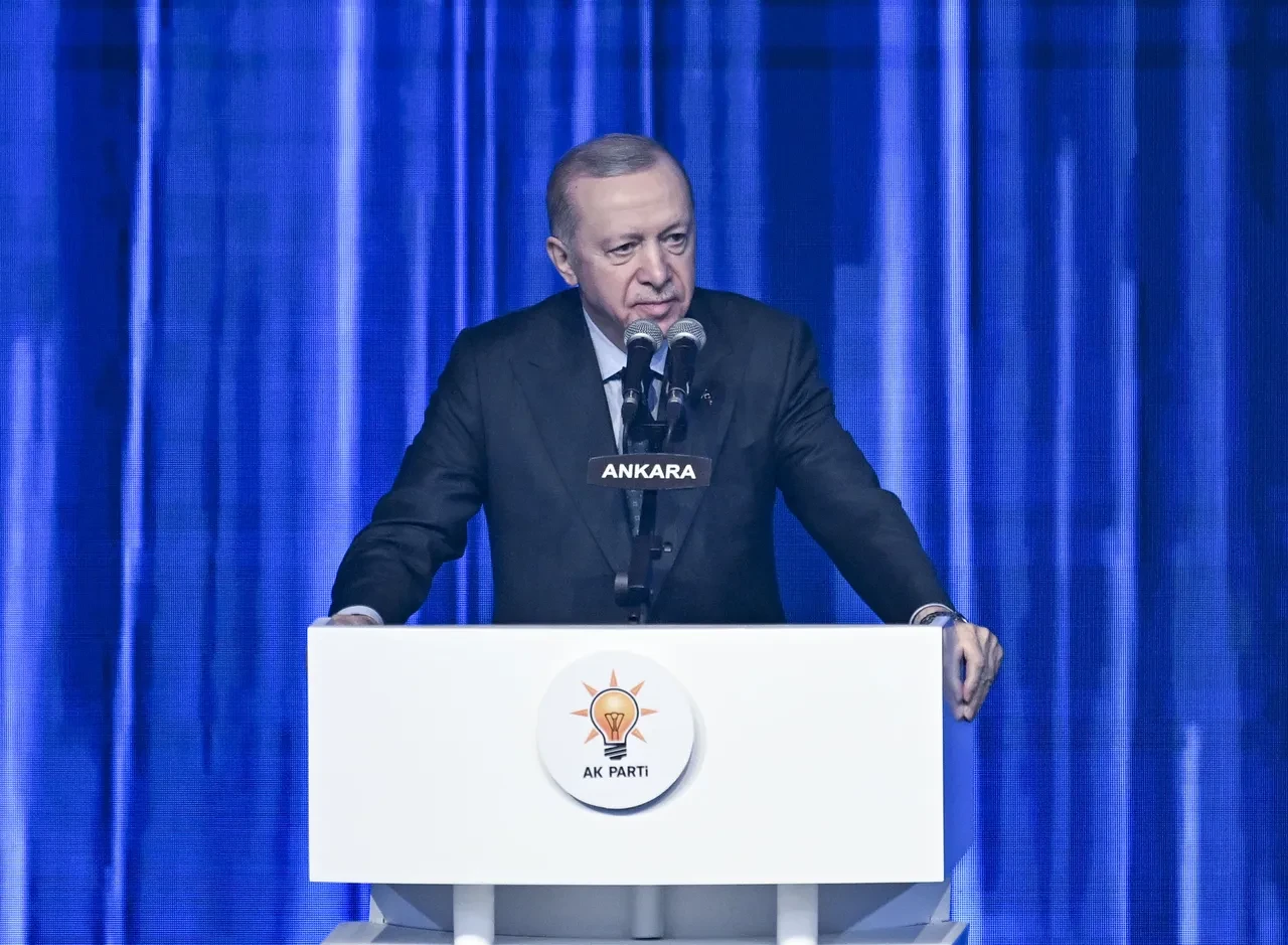 AK Parti'de bir tarihi gün daha! Erdoğan 8. Olağan Büyük Kongre'de tekrar başkan seçildi