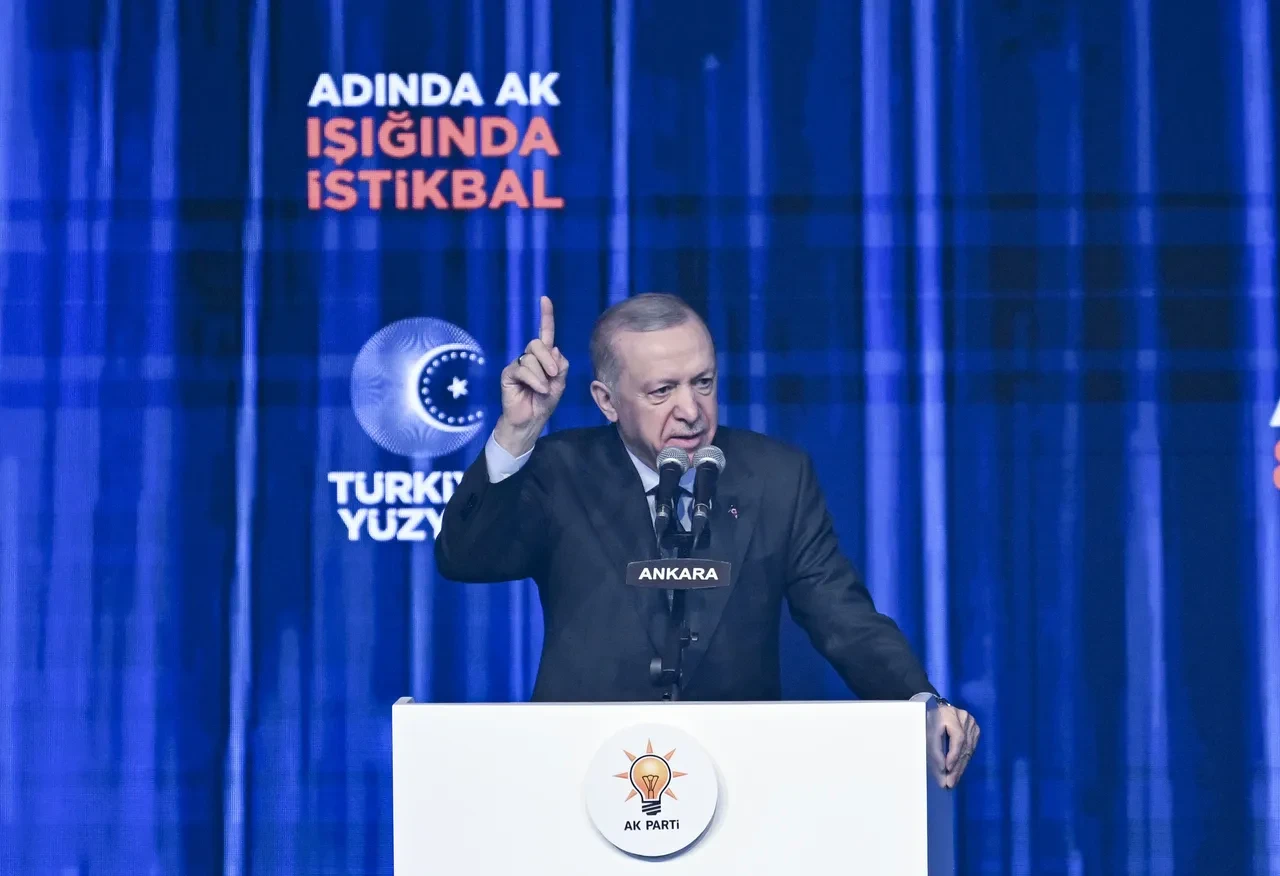 AK Parti'de bir tarihi gün daha! Erdoğan 8. Olağan Büyük Kongre'de tekrar başkan seçildi