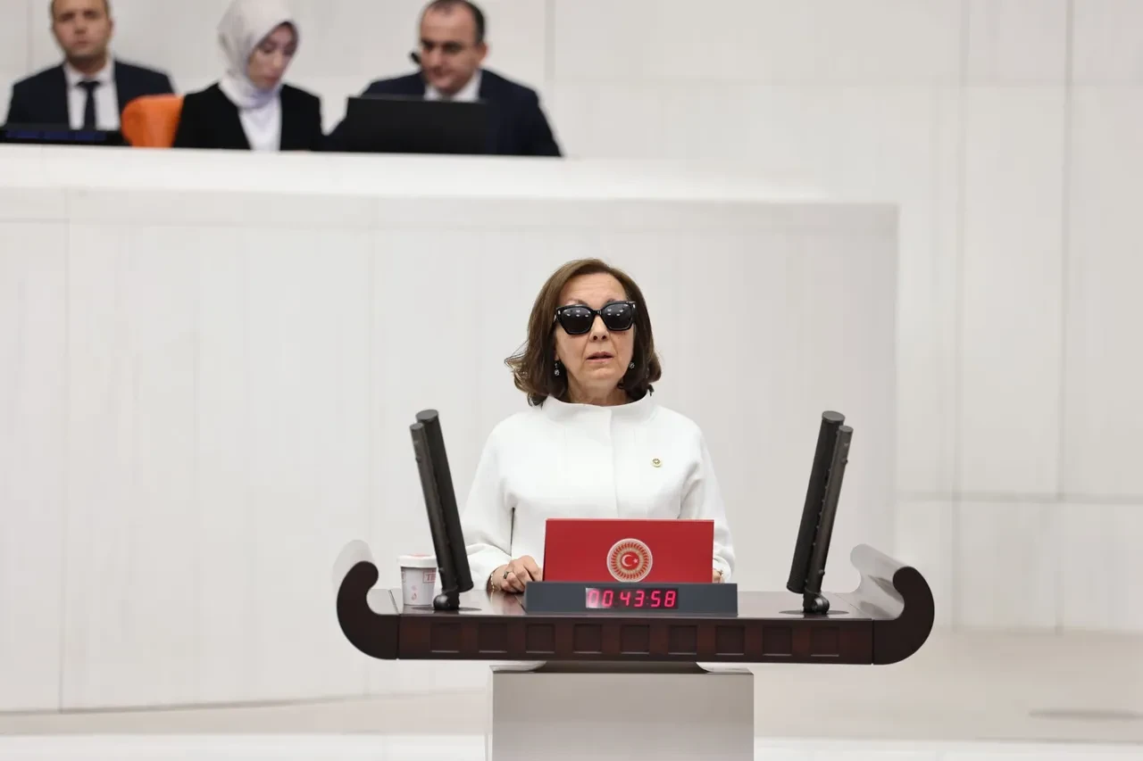 Üç milletvekili AK Parti'ye katılıyor!