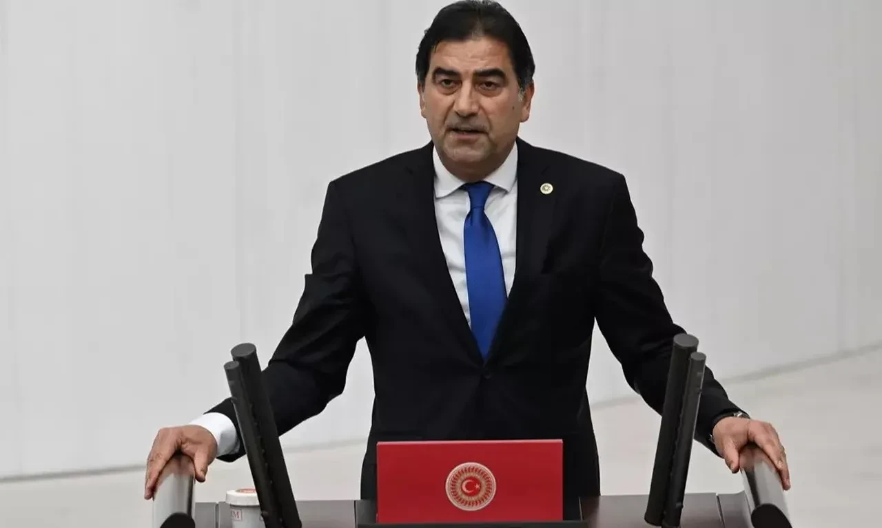 Üç milletvekili AK Parti'ye katılıyor!