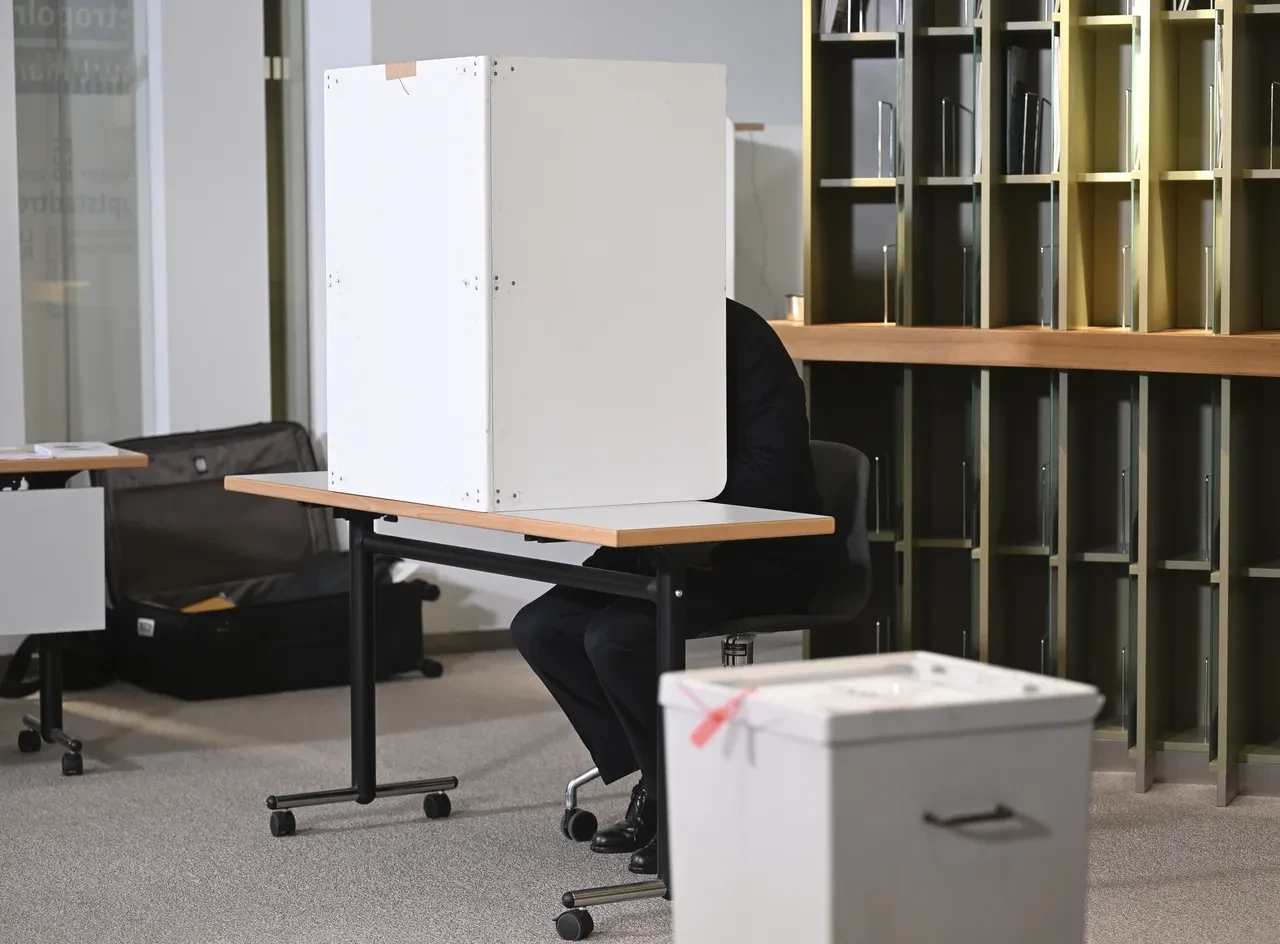 Almanya'da seçim günü: Sağ partilerin yükselişi dikkat çekti