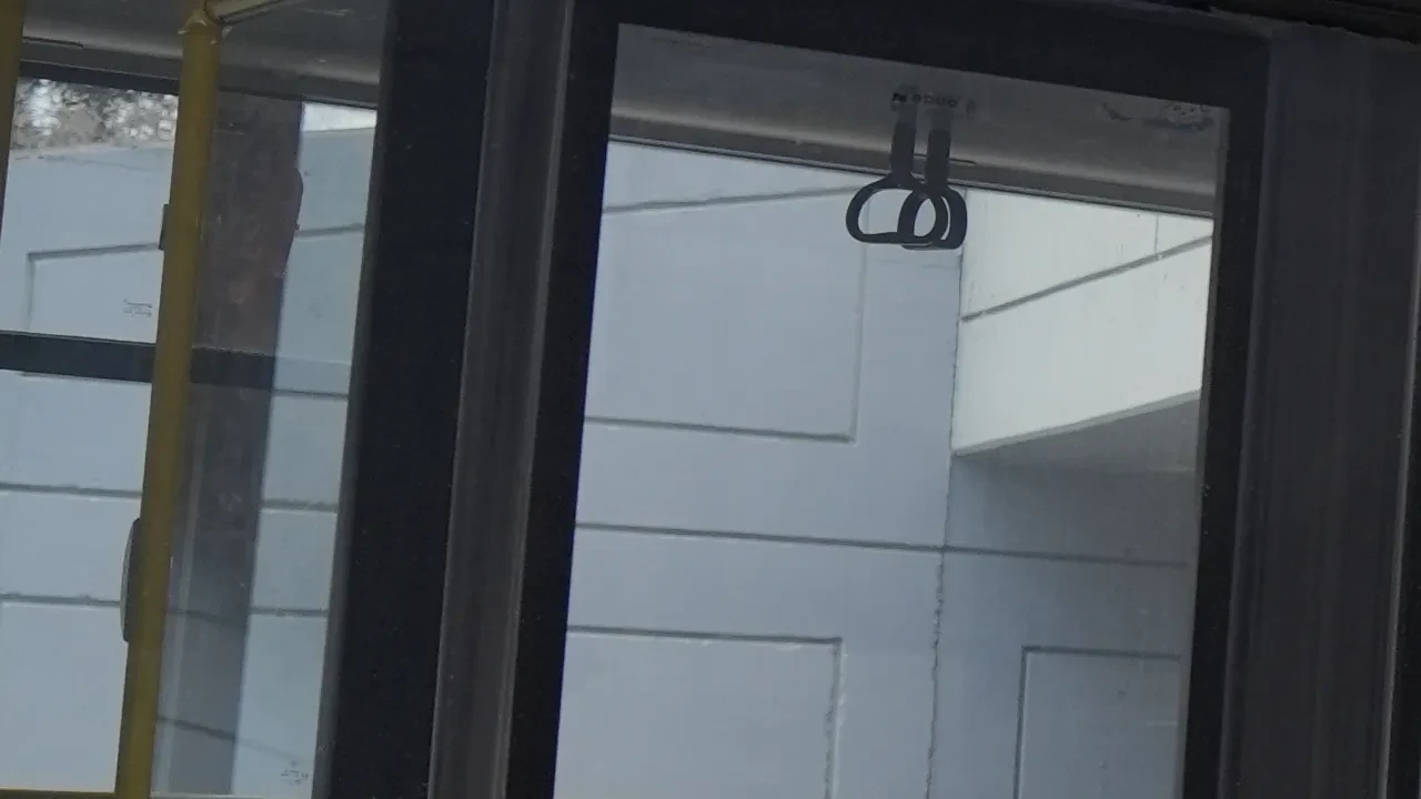 Ankada'da EGO otobüsü köprüye sıkıştı
