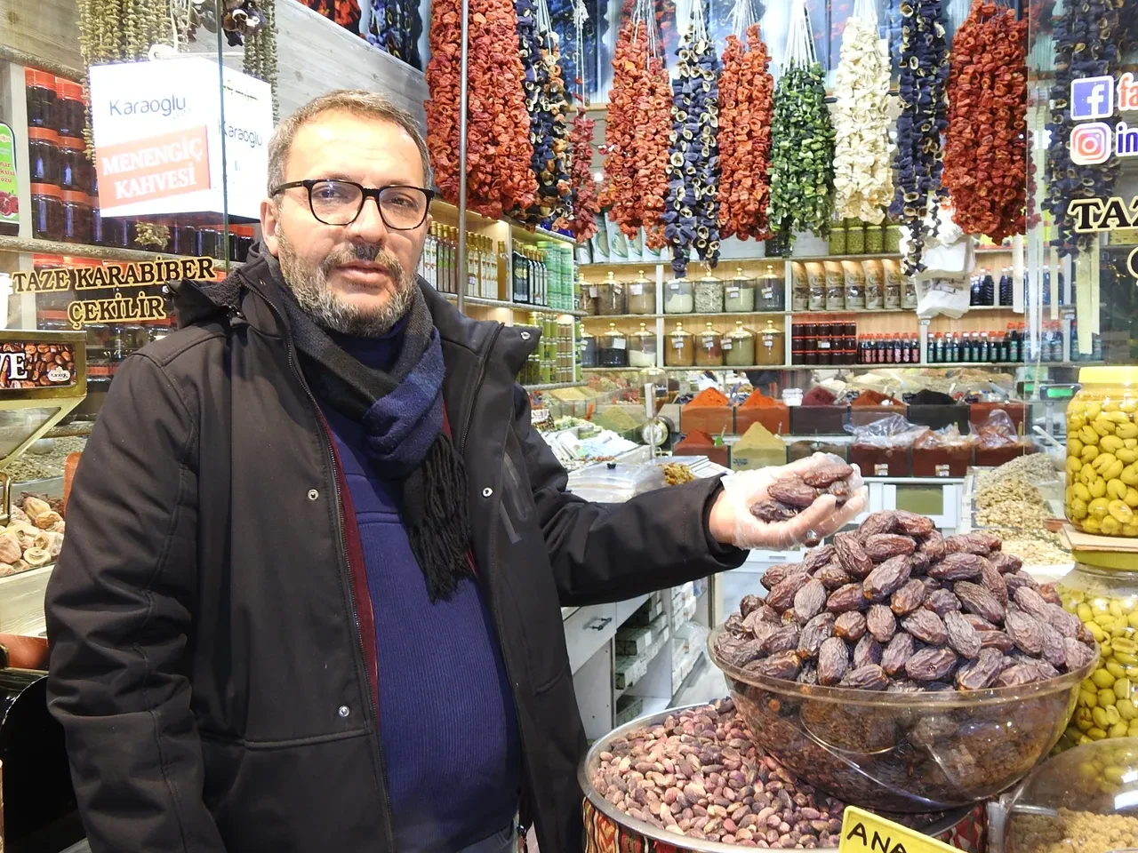 Ramazan öncesi alışveriş telaşı çarşıya canlılık getirdi: En çok tercih edilen ürünler belli oldu: Kilosu 60-400 TL arası değişiyor