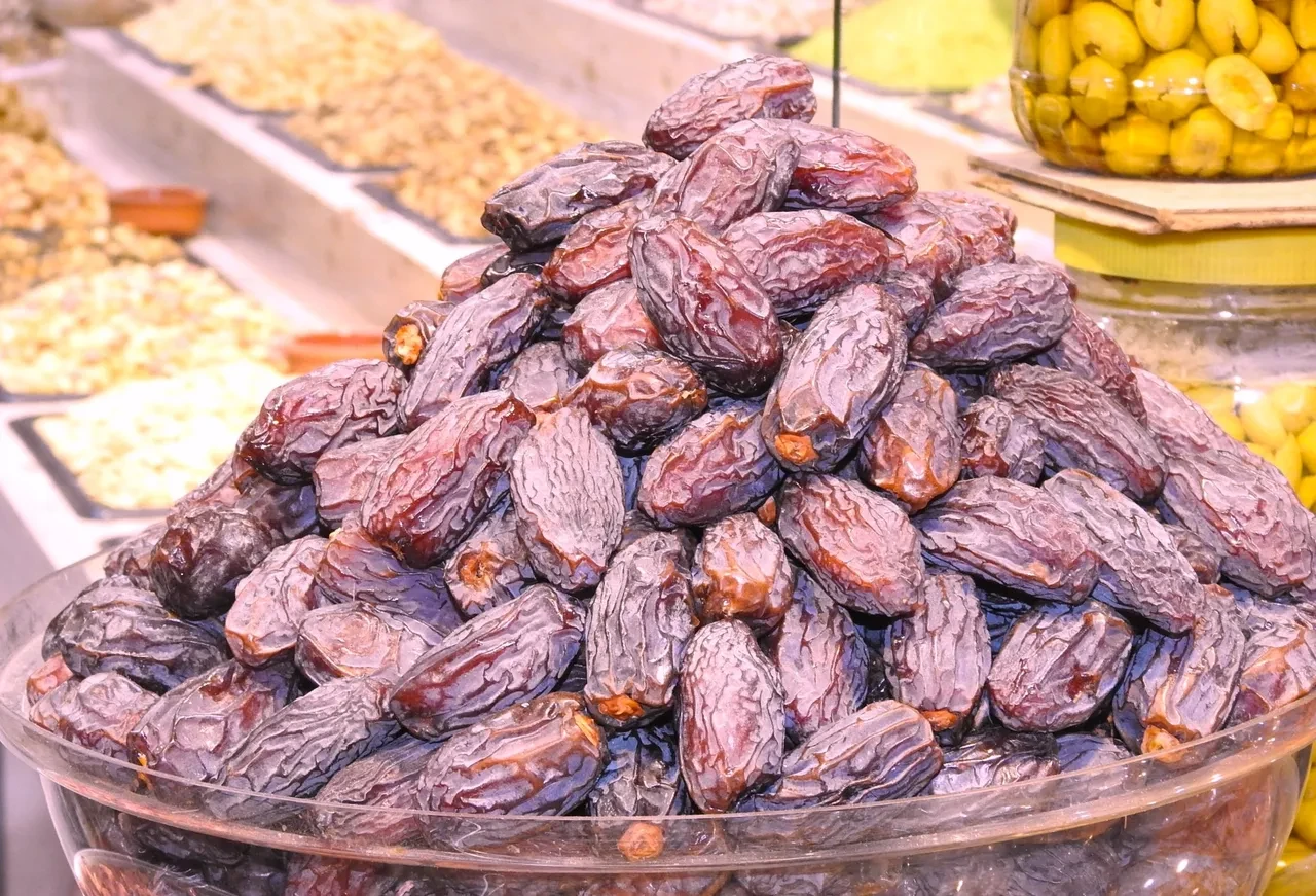 Ramazan öncesi alışveriş telaşı çarşıya canlılık getirdi: En çok tercih edilen ürünler belli oldu: Kilosu 60-400 TL arası değişiyor