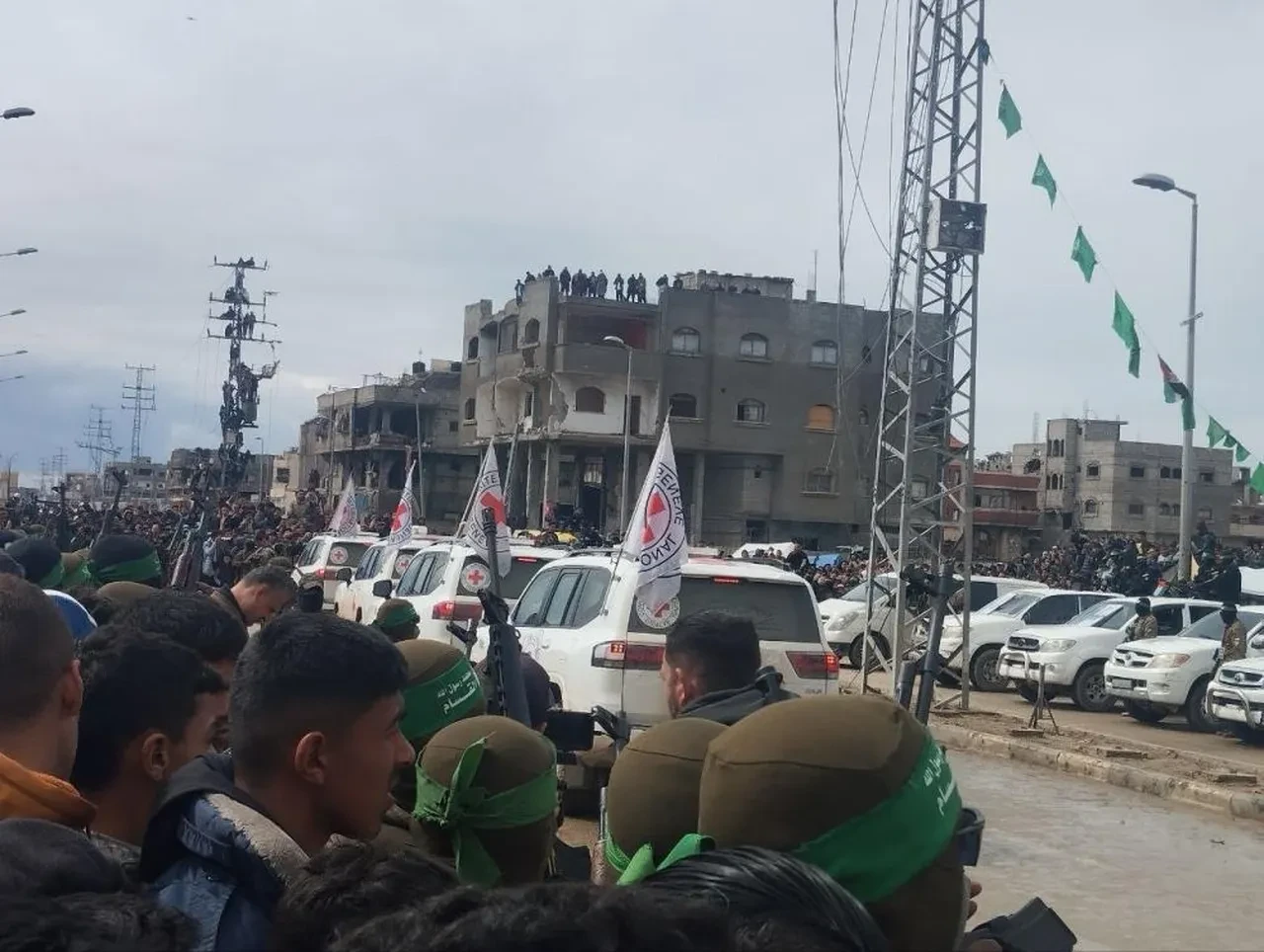 Sözler tutulmadı! Hamas esirleri serbest bıraktı İsrail ise bahane sunup 'erteledik' dedi