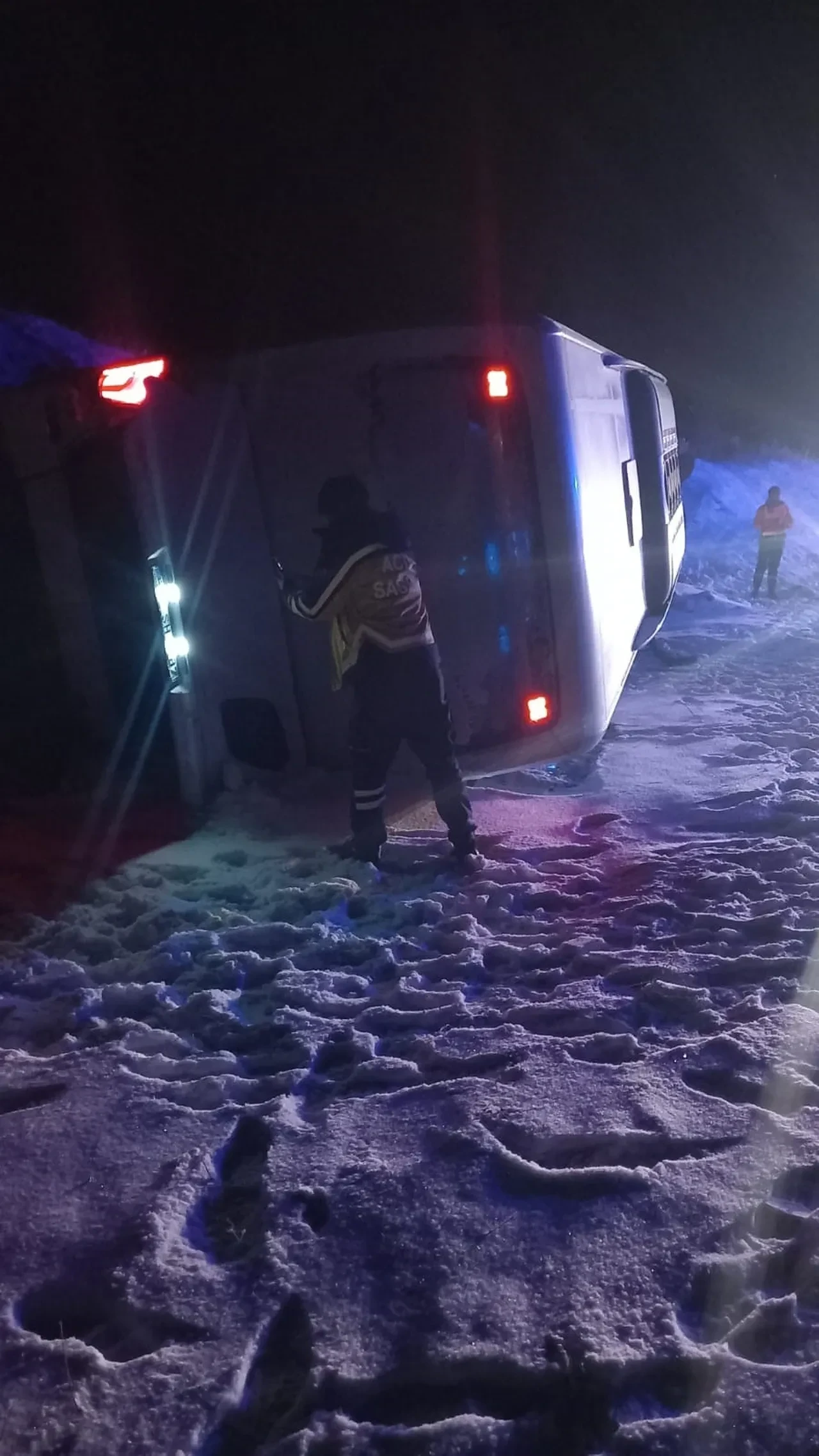 Yozgat'ta buzlanan yolda feci kaza! Yolcu otobüsü devrildi: 5 yaralı