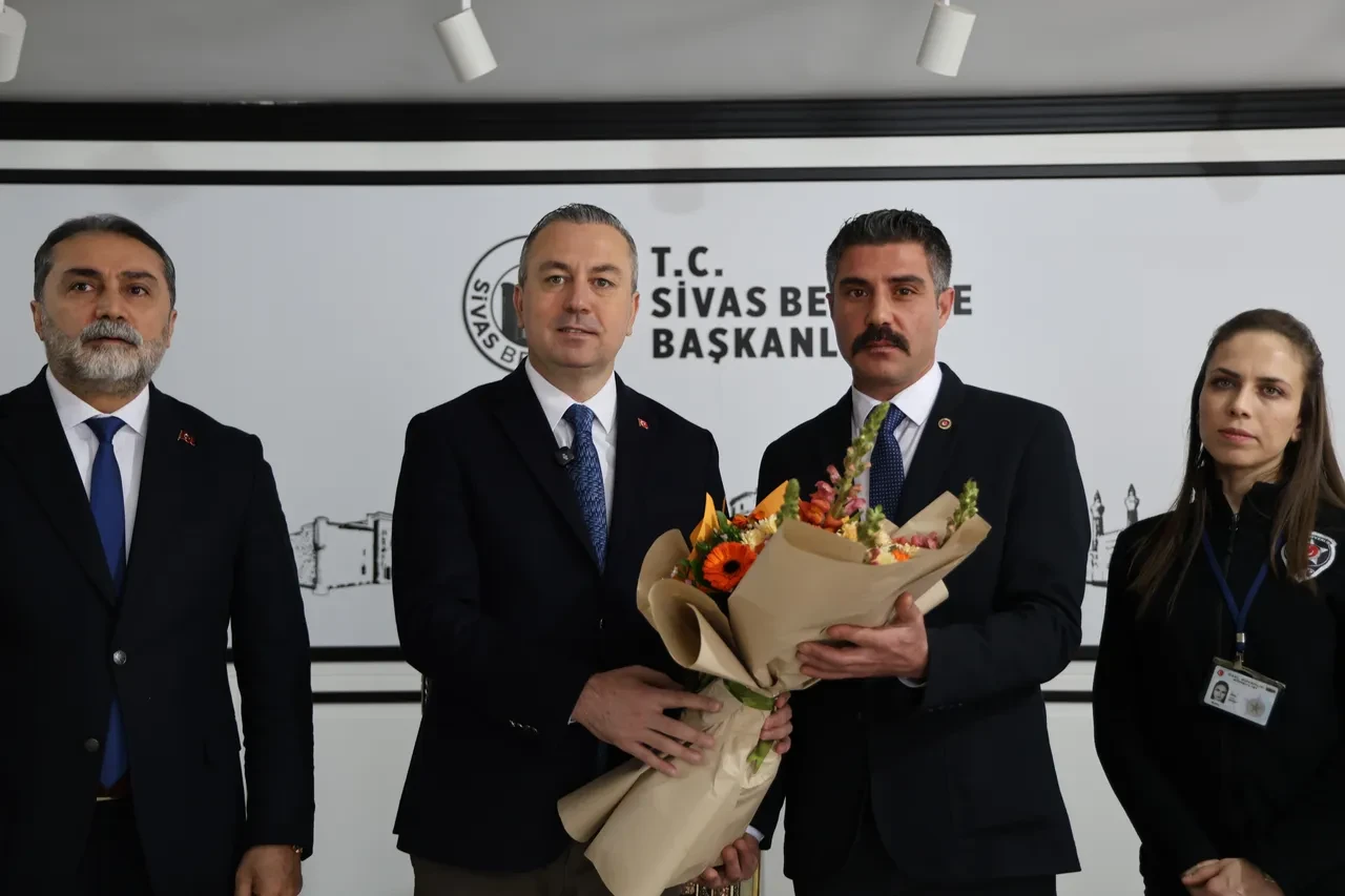 En düşük işçi maaşı 43 bin TL oldu: İkramiyelere de yüzde 33 zam! Toplu iş sözleşmesine imzalar atıldı