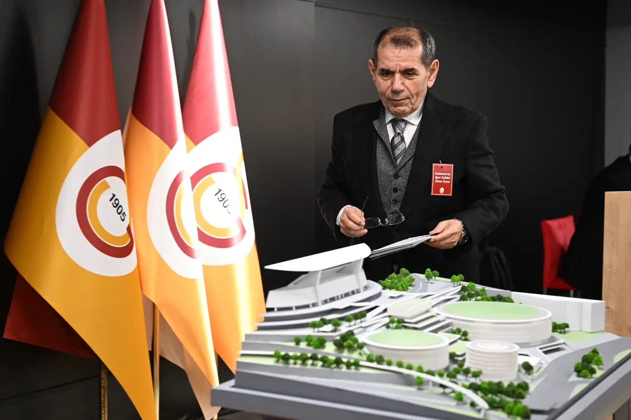 Galatasaray Başkanı Dursun Özbek derbi öncesi taraftara çağrı yaptı