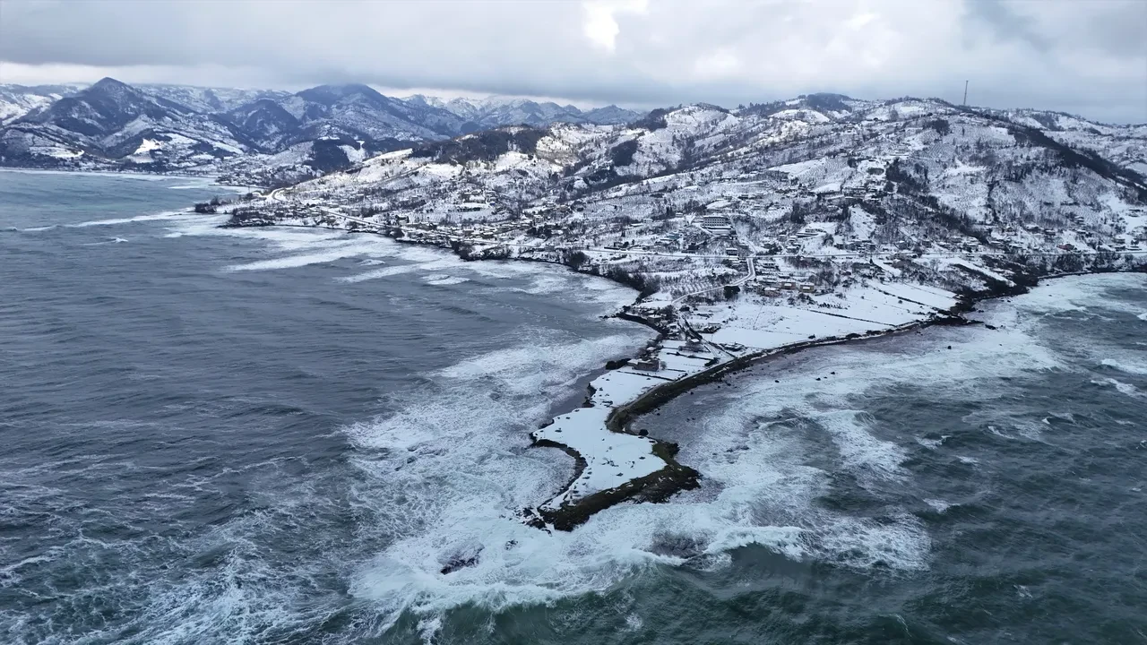 Hollywood yıldızlarını ağırlayacak! Christopher Nolan'ın film çekeceği Yason Burnu'nda muhteşem görüntüler