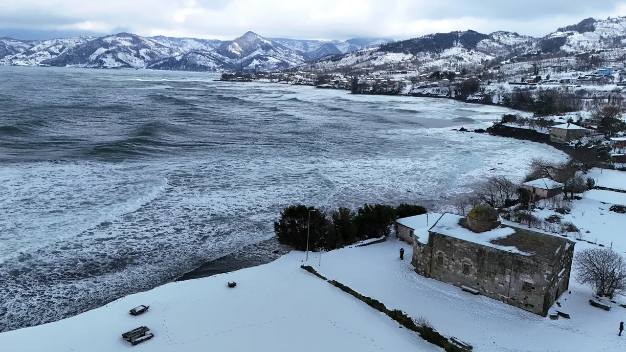 Hollywood yıldızlarını ağırlayacak! Christopher Nolan'ın film çekeceği Yason Burnu'nda muhteşem görüntüler