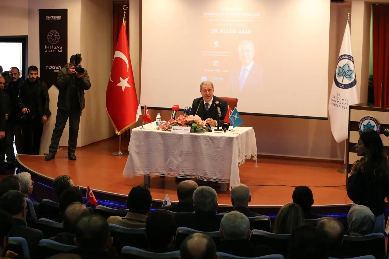 Hulusi Akar, 7 farklı bölgedeki çatışma riskine dikkat çekti