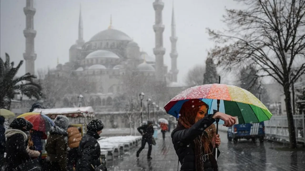 İstanbul'da kar devam edecek mi? Meteoroloji duyurdu! Kar yağışı terk ediyor! Salı gününden itibaren sıcaklıklar artacak