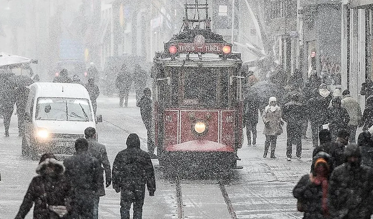İstanbul'da kar devam edecek mi? Meteoroloji duyurdu! Kar yağışı terk ediyor! Salı gününden itibaren sıcaklıklar artacak