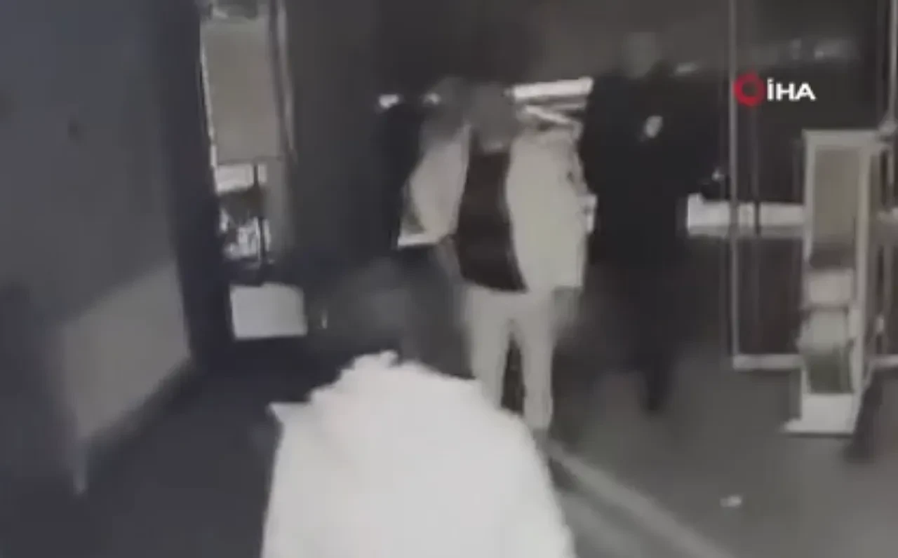 Kar topu eğlencesine silahlı müdahale: Eyüpsultan’da sürücünün tepkisi şoke etti