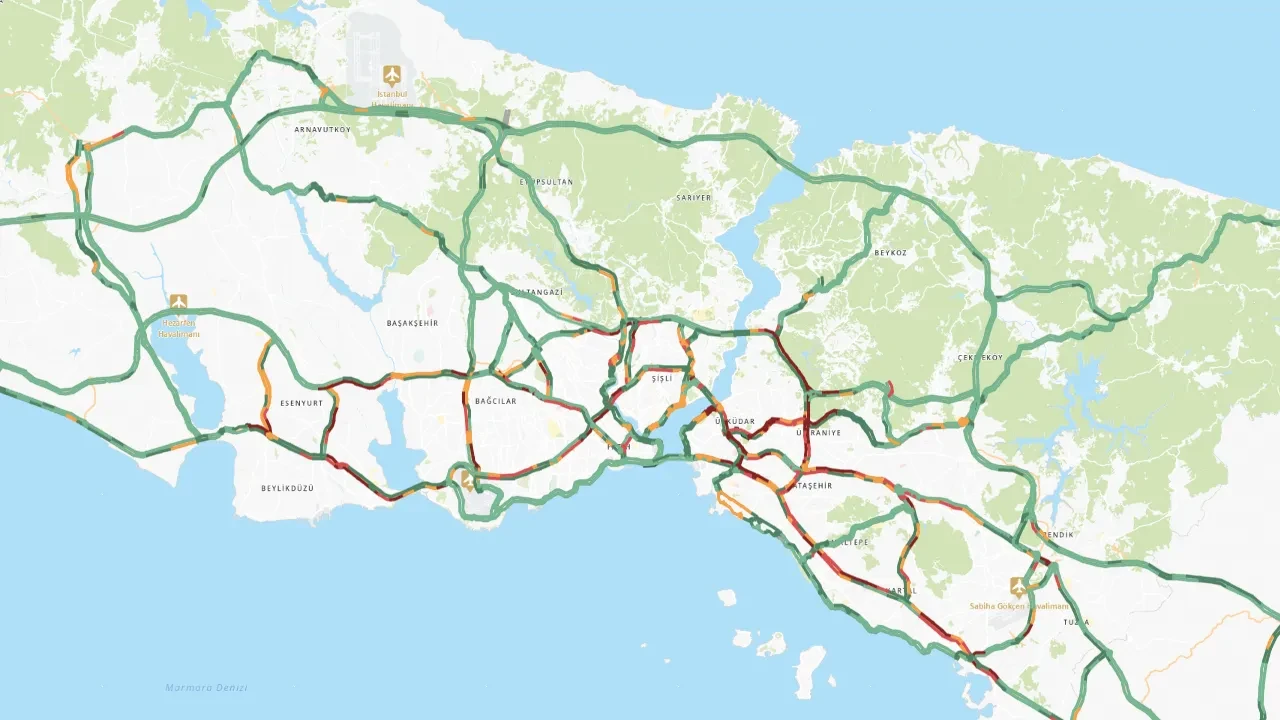 Öğrencilerin kar tatili bitti! İstanbulluların trafik çilesi başladı 