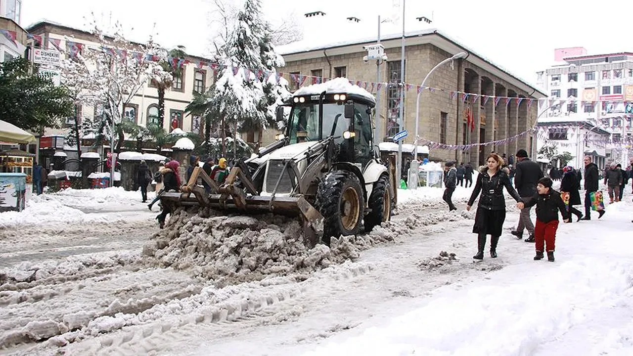 Trabzon'da okullar tatil mi, son dakika? 25 Şubat Salı günü için valilikten açıklama bekleniyor