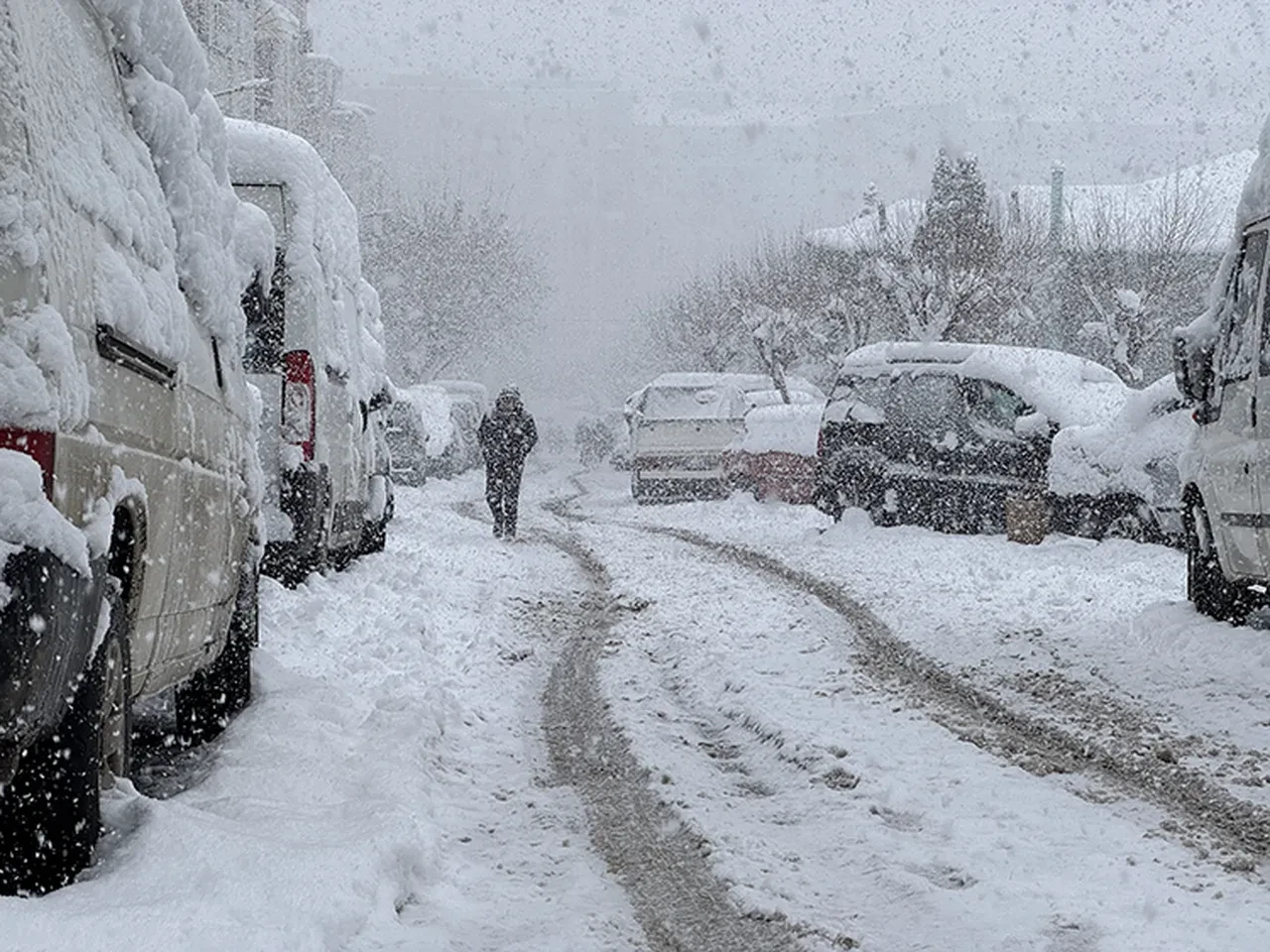 Trabzon'da okullar tatil mi, son dakika? 25 Şubat Salı günü için valilikten açıklama bekleniyor