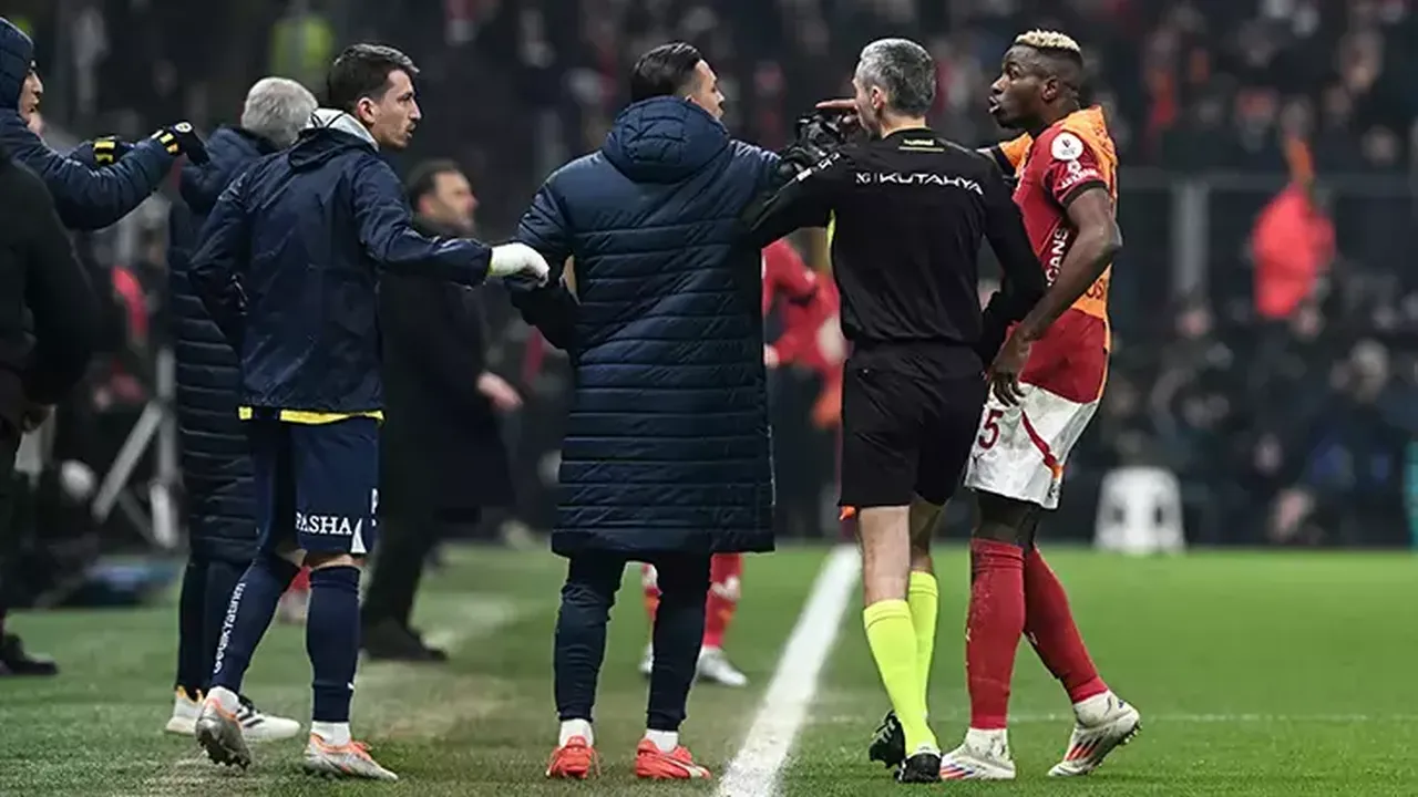 Victor Osimhen Mert Hakan olayı ne? Osimhen, Mert Hakan Yandaş'ın üzerine yürüdü