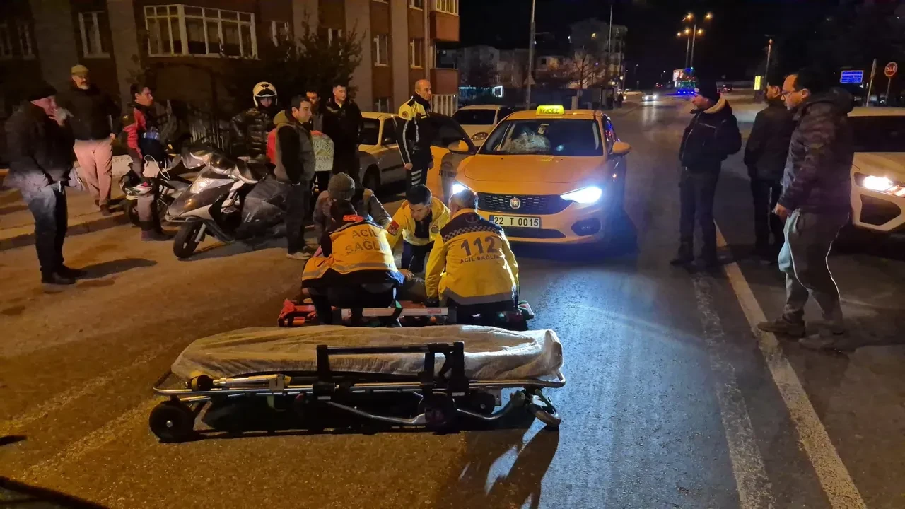 Yolun karşısına geçmeye çalışırken felaketi yaşadı! Kaza anı kamerada