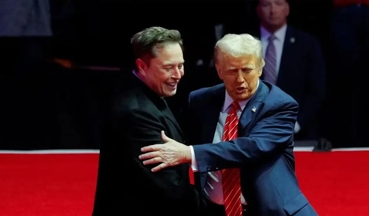 ABD lideri Donald Trump'ın, Elon Musk'ın ayaklarını öptüğü video ortalığı ayağa kaldırdı! Milyonlarca kişi izledi
