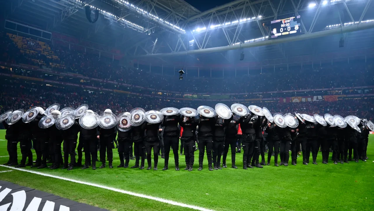 Galatasaray-Fenerbahçe derbisinde taşkınlık çıkaran 71 taraftar hakkında işlem yapıldı!