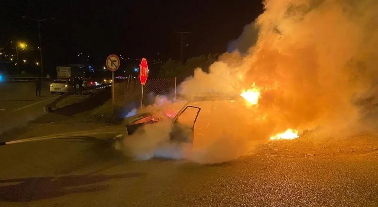 Hatay’da eski model otomobil alev topuna döndü!