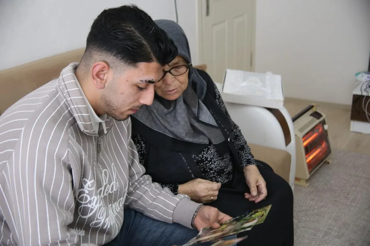 İki bilezik karşılığında bebeğini vermiş! Askerden döndüğünde evlatlık olduğunu öğrendi: "Annem kim deyince kahroluyorum"