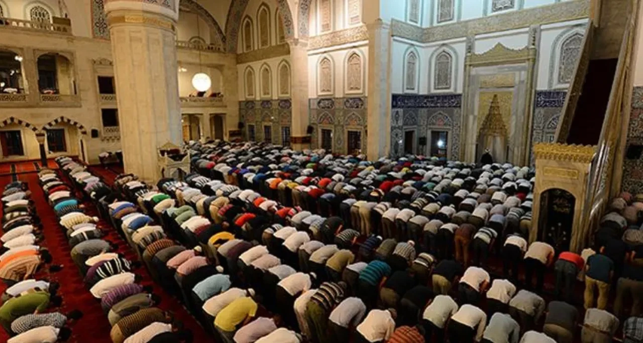 İlk teravih ne zaman 2025?