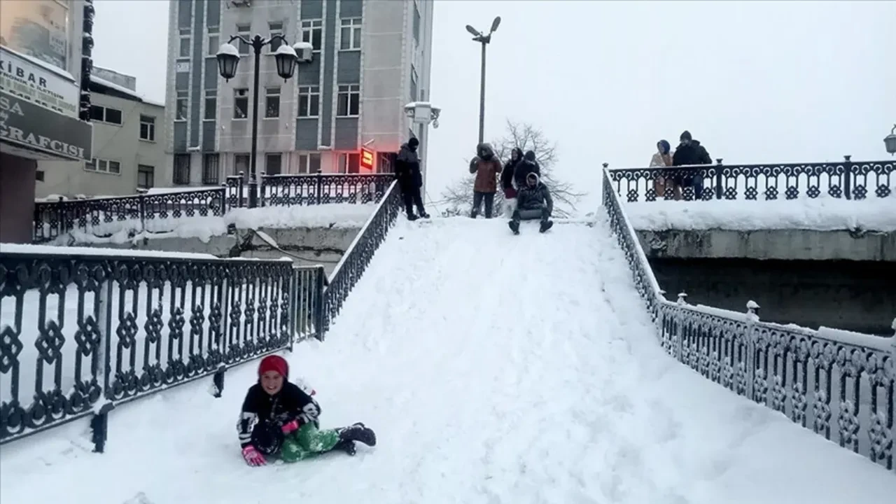 Trabzon'da okullar tatil mi, 26 Şubat? Kar yağışının kaç gün süreceği belli oldu