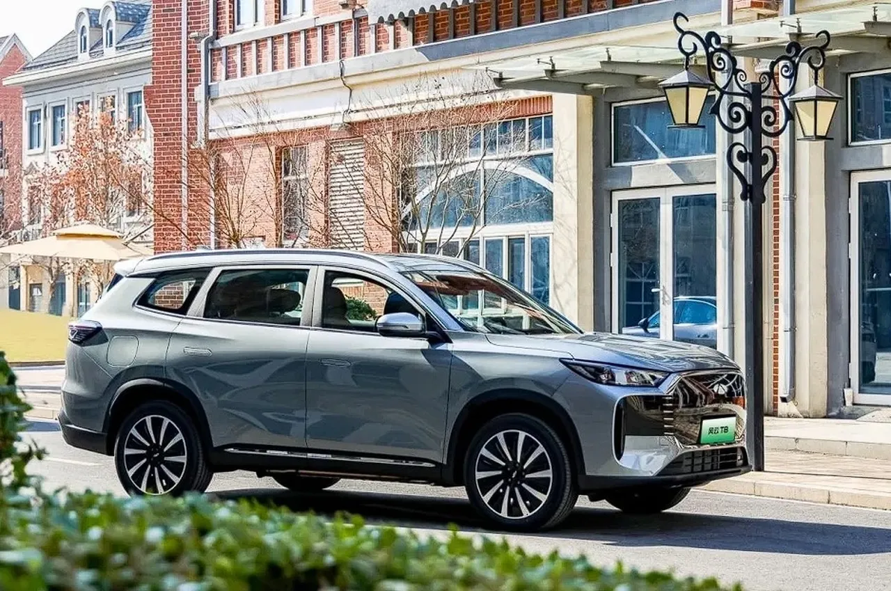 Türkiye'ye gelirse yok satar: Çinli Chery'den 'sudan ucuz' hibrit otomobil! Bu fiyata rakibi yok