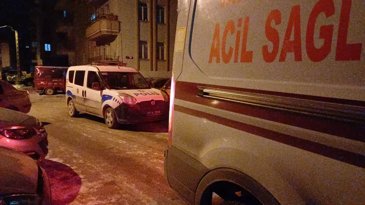 Arkadaşları eve geldiğinde cansız bedenini buldu! 26 yaşındaki gencin şüpheli ölümü