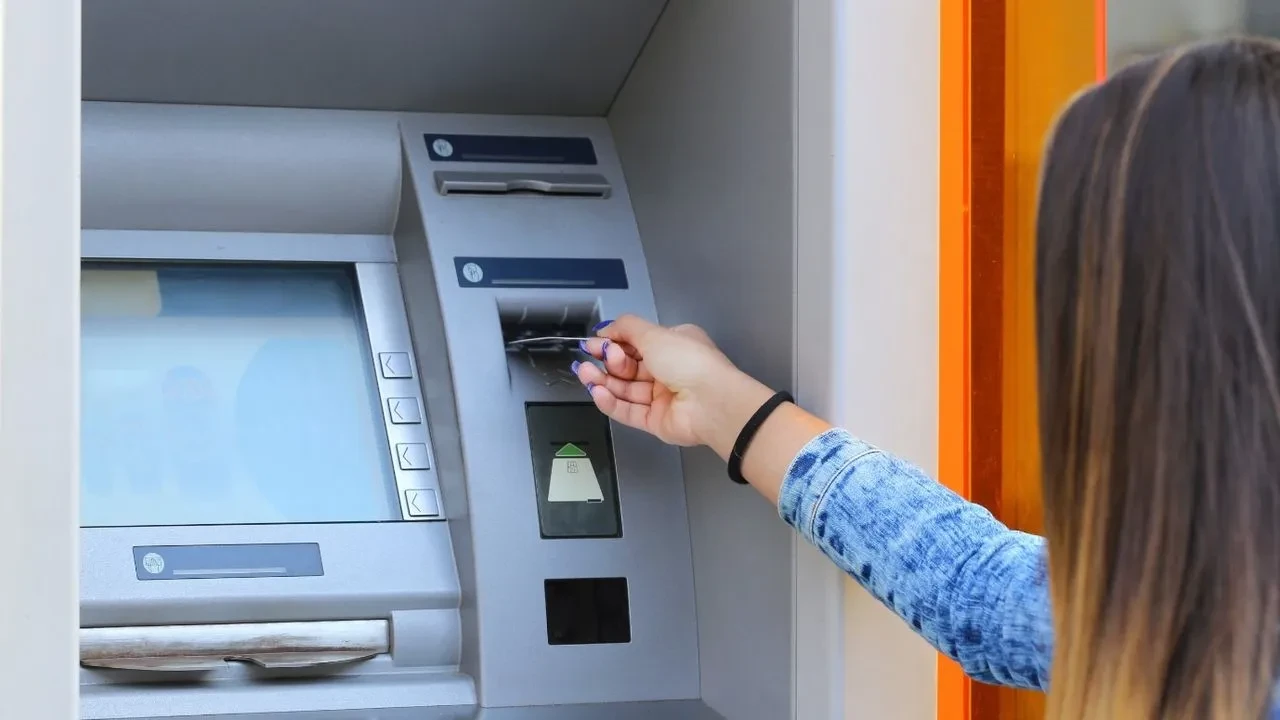 ATM'lerden para çekmeye yeni kurallar yolda! Yüzü görünmeyen işlem yapamayacak 