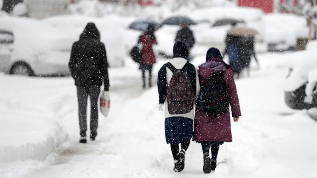 Bartın’da yarın okullarda kar tatili durumuna dair valilik açıklaması bekleniyor