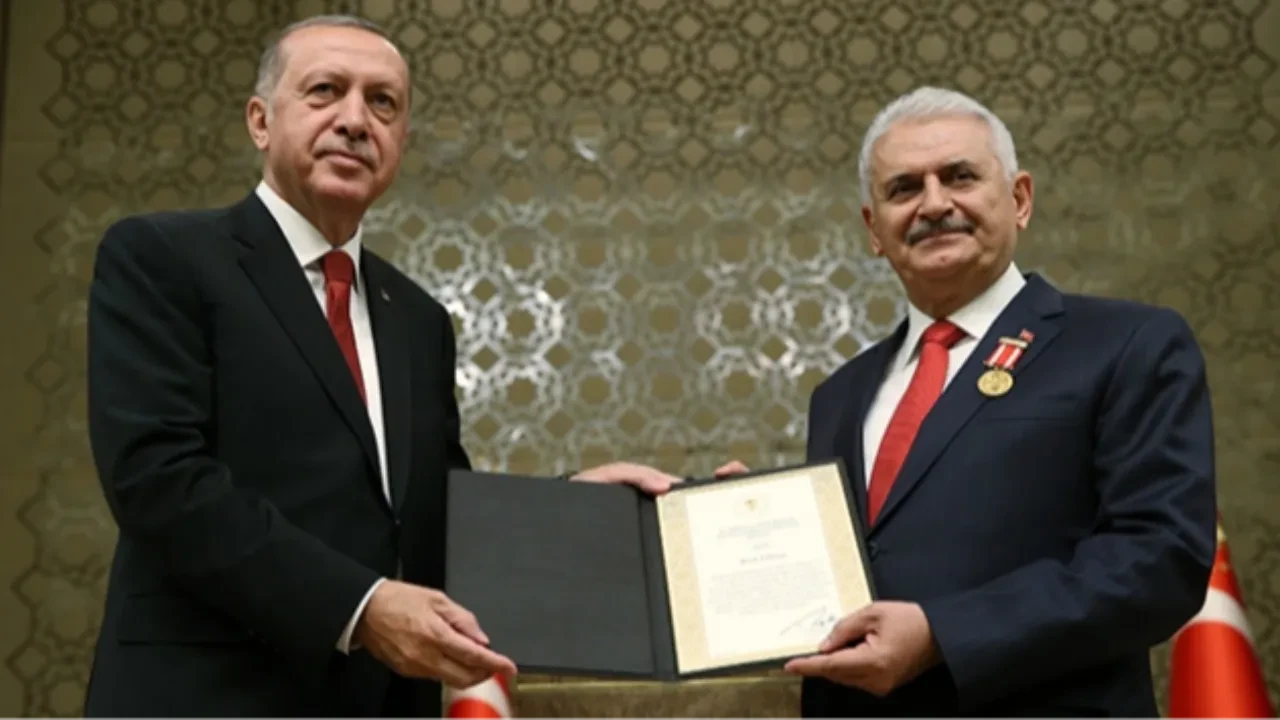 Binali Yıldırım'dan Anayasa değişimi mesajı: Erdoğan'ın tekrar aday olmasının yolu açılmalı!