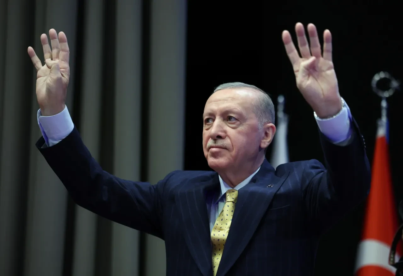 Cumhurbaşkanı Erdoğan'dan Özgür Özel'e çok sert sözler: 'Başkomutan olarak sesleniyorum, ayaklarını denk al'
