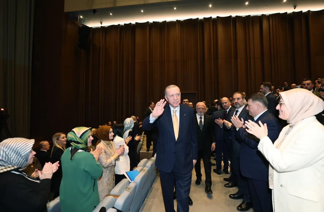 Cumhurbaşkanı Erdoğan'dan Özgür Özel'e çok sert sözler: 'Başkomutan olarak sesleniyorum, ayaklarını denk al'