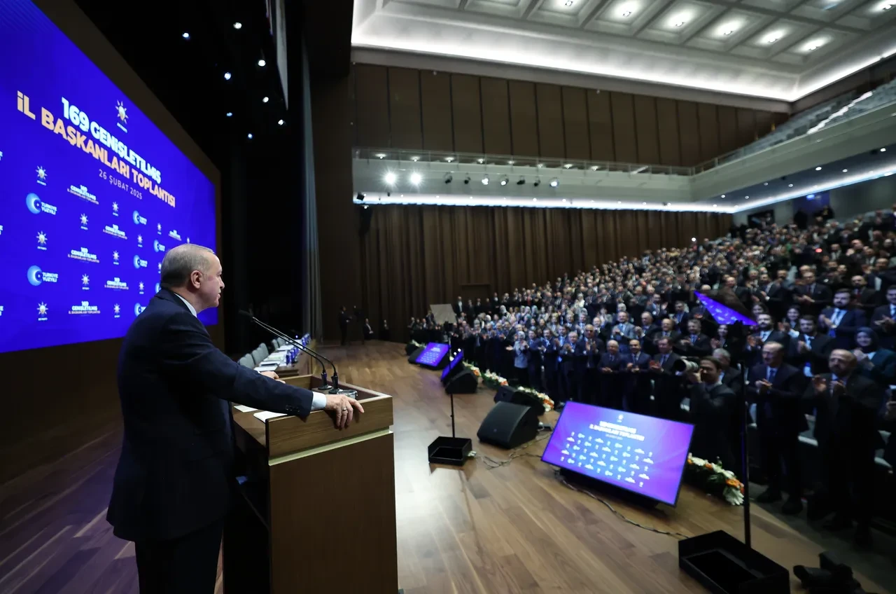 Cumhurbaşkanı Erdoğan'dan Özgür Özel'e çok sert sözler: 'Başkomutan olarak sesleniyorum, ayaklarını denk al'