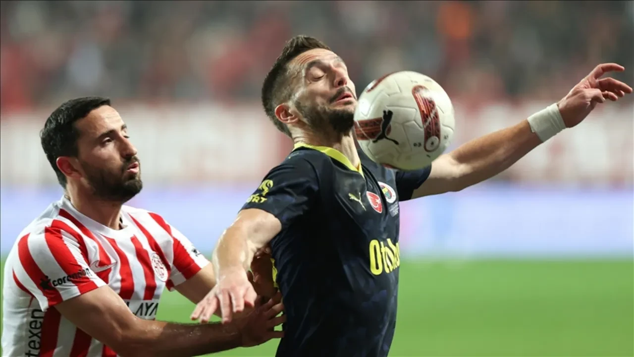 Fenerbahçe Antalyaspor maç biletleri ne zaman satışa çıkacağı gündem oldu! Süper Lig'in 26. haftası kapsamında oynanacak