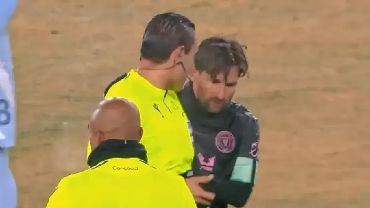 Lionel Messi'den forma ve imza isteyen hakemin cezası belli oldu