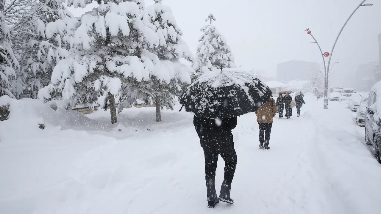 Meteoroloji'den sarı alarm: 3 ilde kuvvetli kar yağacak! İşte 26 Şubat 2025 il il hava durumu