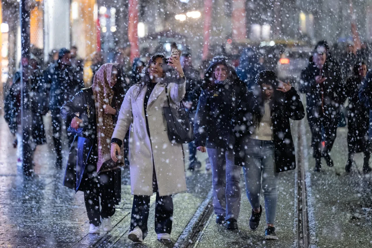 Meteoroloji'den sarı alarm: 3 ilde kuvvetli kar yağacak! İşte 26 Şubat 2025 il il hava durumu
