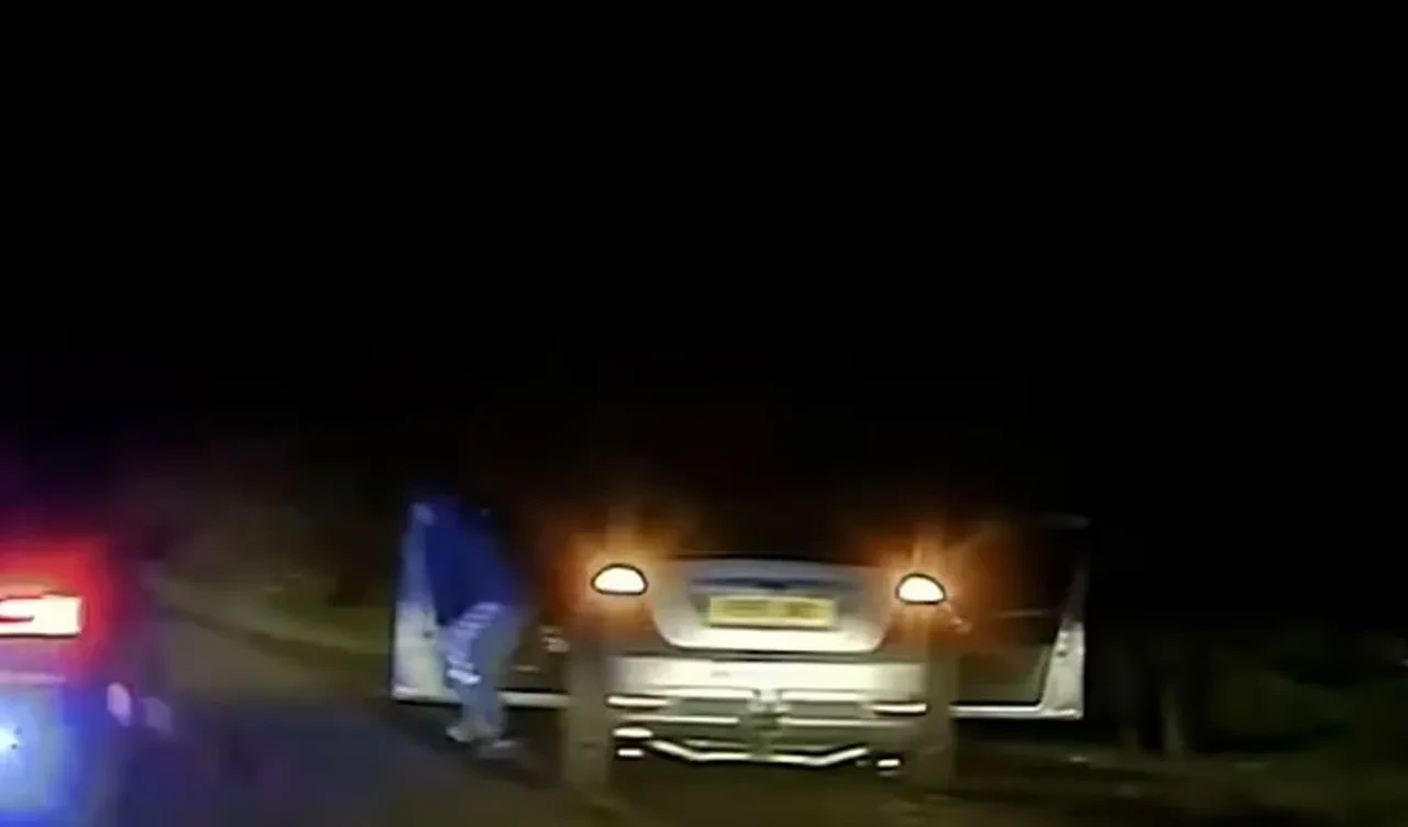 Polislerden kaçan genç saklanmak için 'dondurucu' bir yol seçti